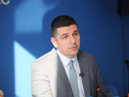 Ивайло Мирчев в Бургас: България отива към мека диктатура, бързат с бюджета, защото виждат гнева на хората