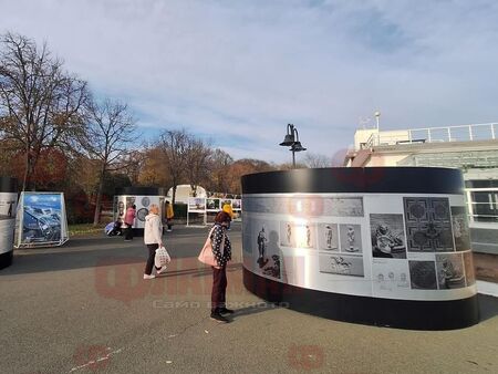 Вижте чудесата, които авторът на външната декорация на знакова сграда в Бургас е направил!