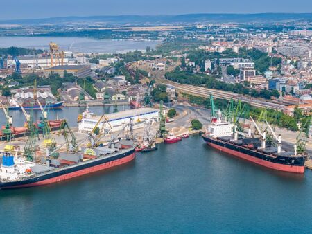 Българската аграрна камара: БАБХ дере земеделците с невиждани такси