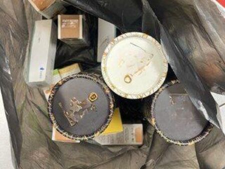 Иззеха забранени лекарства и добавки от магазини в София