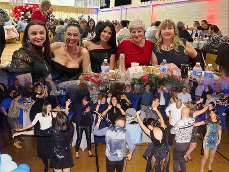 Превърнаха в кръчма българското училище в Чикаго (СНИМКИ/ВИДЕО)