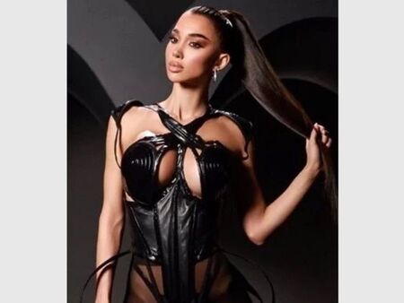 Чалга дивата Селина се разголи, показа всичко