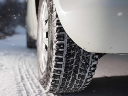 Какво се случва, ако гумите се монтират обратно