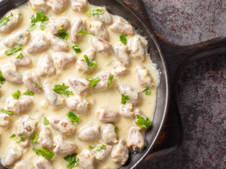 Невероятно мезе - пилешки сърчица със сос и гъби