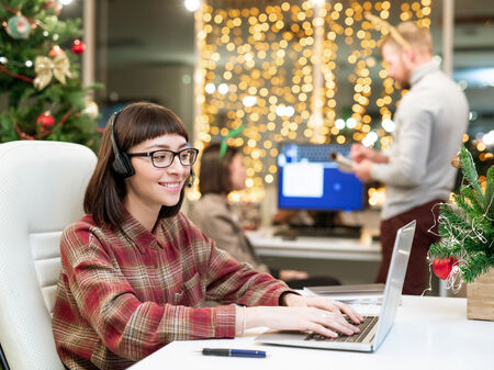 Какви празнични бонуси ще получат работещите у нас