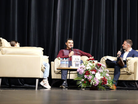 Легендарният волейболист Владо Николов на среща с бургазлии - говори за най-емоционалните моменти от кариерата си