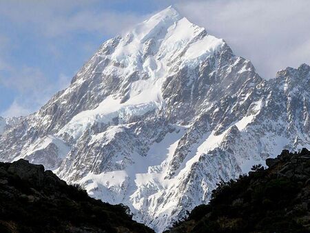 Двама алпинисти загинаха при инцидент на най-високия връх в Нова Зеландия