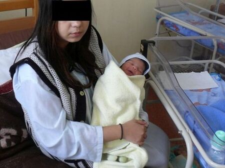 Съпругата на Пламен Бобоков блесна в галерията на Ники Младжов (СНИМКИ)