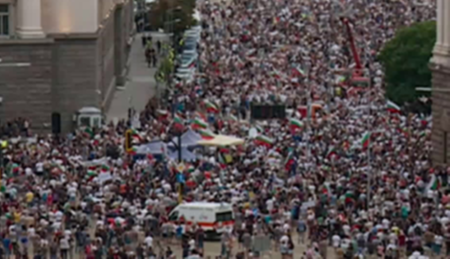 Бум от протести в София