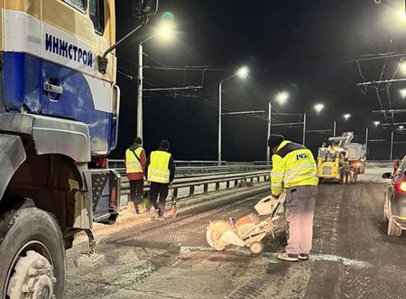 Бърз ремонт: Асфалтирането на Аспаруховия мост завърши за една нощ