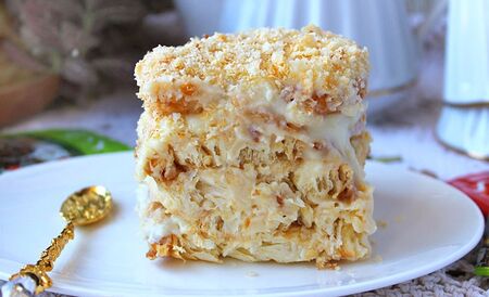 Приятелка рускиня ми показа как прави Наполеон за 10 минути - без точене и печене на кори, а става крехък и сочен