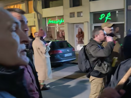 Васил Божков се появи на протеста, граждани реагираха остро