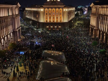 Протестът стана масов и гневен заради Цонев, Байрам и Анастасов