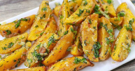 Печени картофи по манастирски – цяла тава радост за стомаха, а струва по-малко от 5 лв!