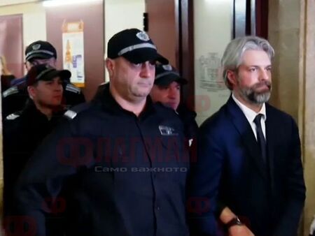 Радост пред съда във Варна, кметът излиза на свобода