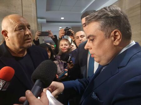 Скандал в парламента: Асен Василев заплашва Борисов пред десетки свидетели 