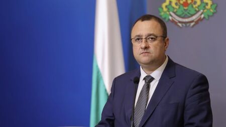 Министър Иванов призова ръководството на ВиК холдинга да не допуска увеличение на водата