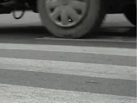 Джип блъсна две деца на пешеходна пътека в Пазарджик