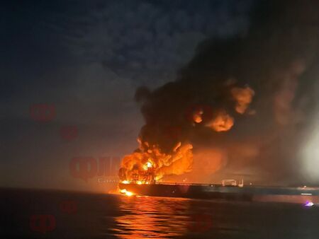 Два танкера горят до Босфора