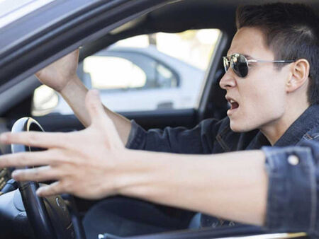 Прости движения, които облекчават умората по време на шофиране