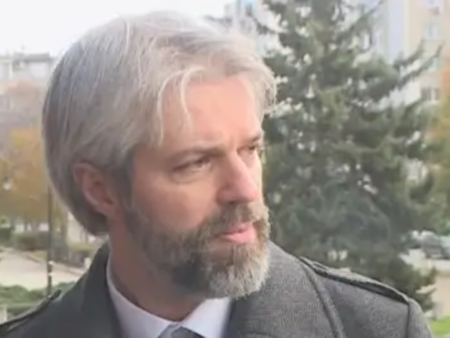 Кметът на Варна се върна на работа и заяви, че е бил притискан да си смени партията