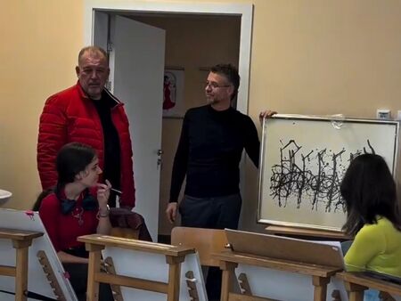 Картини на Георги Баев стават част от мисията „Нов роял за талантите на Бургас“