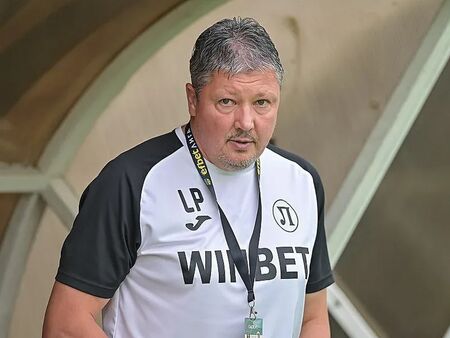 ЦСКА подкрепя Любослав Пенев в трудния момент: Ще спечелиш и този мач!