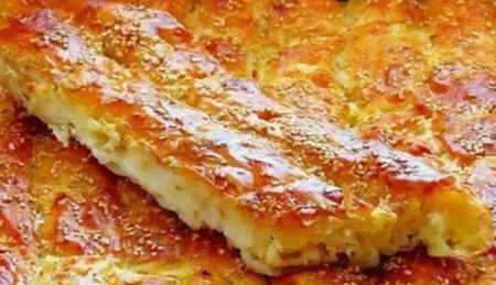 Най-сочната баница е с едно яйце и става само за 40 минути, но има една малка тайна