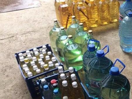 Спипаха контрабандни над тон дизелово гориво и над 100 литра ракия при акция край Плевен