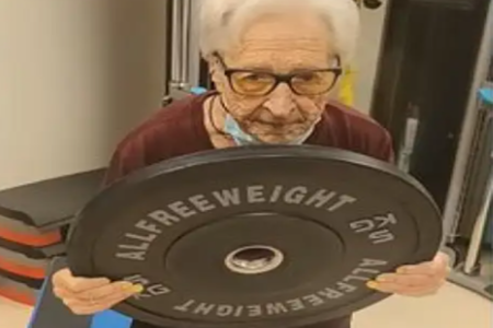 101-годишна баба е звезда във фитнеса