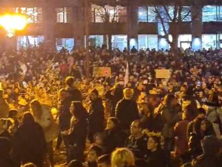 Стотици се събраха на протест във Варна