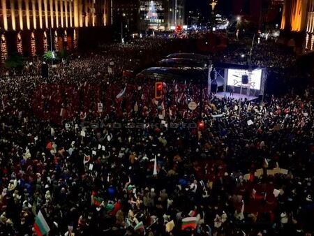 Провокатори пред парламента се опитват да окървавят протеста