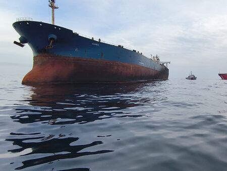 Тревожна ескалация: Трета поред атака срещу търговски танкер в Черно море