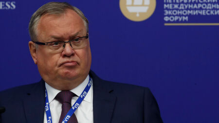 Руски топ банкер плаши с 50 години съдебни спорове, ако ЕС даде на Киев замразените активи