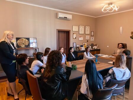 Ученици влязоха в кабинета на кмета на Царево Марин Киров