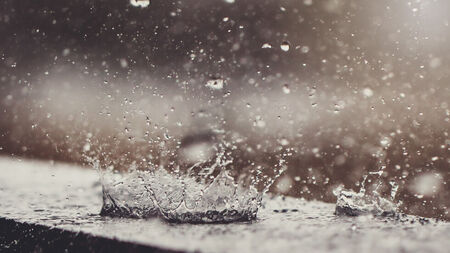 Нов циклон удря страната. В този ден започват пороите!