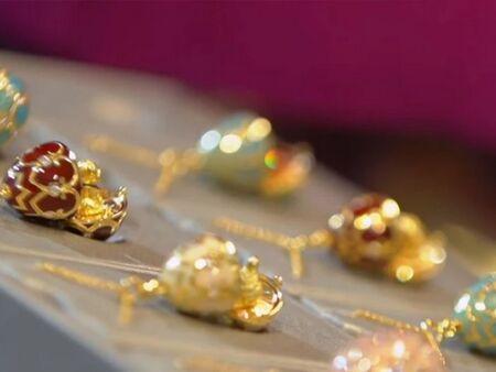 Мъж глътна яйце Фаберже на стойност 19 000 долара