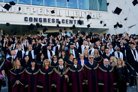 Над 700 абсолвенти получиха своите дипломи от Бургаския държавен университет