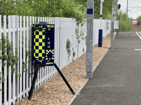 Мистериозно устройство на пътя върши двойна работа