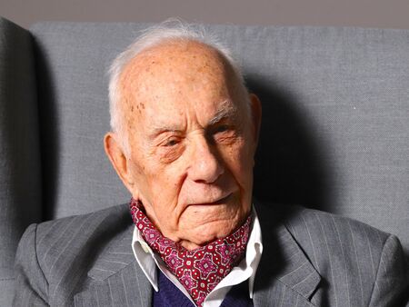 Отиде си поетът Найден Вълчев, автор на текста на емблематичната "Една българска роза"