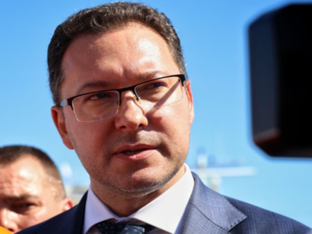 Изслушват Даниел Митов в парламента заради масовия протест