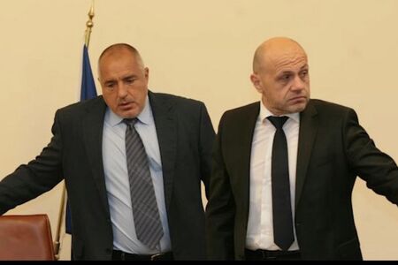  Томислав Дончев настоява за оставка на правителството. Но нали знаете, че няма ГЕРБ без Бойко Борисов? 