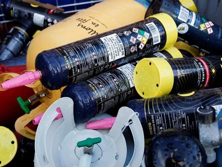 Трима младежи загинаха при мистериозен инцидент във Франция: кола падна в частен басейн