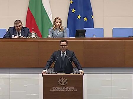 Скандал в парламента! Даниел Митов към депутати: Срам имате ли?