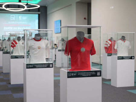 Бургас се включи в мисията по съхраняване на футболната ни история с уникална изложба в Central Park