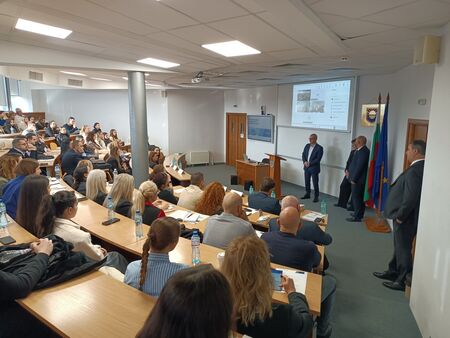 Магистрати и университетски преподаватели поставиха борбата с киберпрестъпността в центъра на кръгла маса,