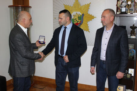 Капитан Васил Янчев от НСО спаси живота на човек, припаднал във фитнеса, наградиха го