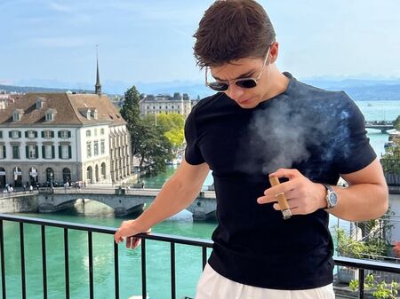 Александър е истинско камикадзе, кара Мерцедеса си с 300 км/ч