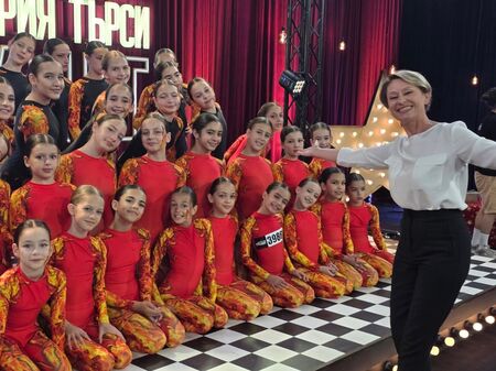 Подкрепете бургаската танцова школа „Estrella“ – на крачка е от големия финал на „България търси талант“