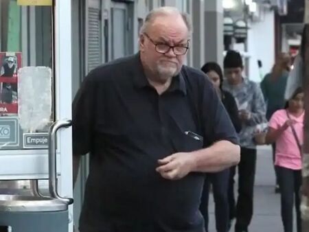 Ампутираха крака на бащата на Меган Маркъл, бори се за живота си